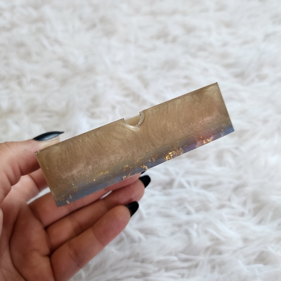 🎈5/$10🎈 Epoxy Resin Ashtray - Picture 5 of 5